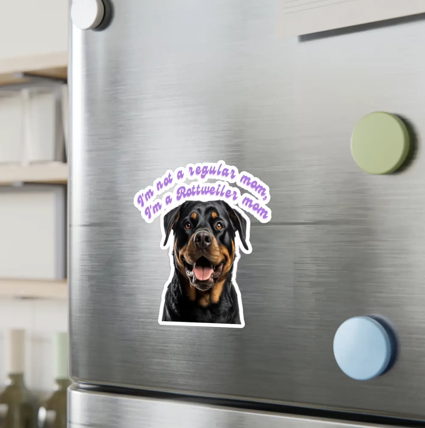 Magnetic 'Rottweiler mom' sticker for fridge decoration, showcasing a cheerful Rottweiler