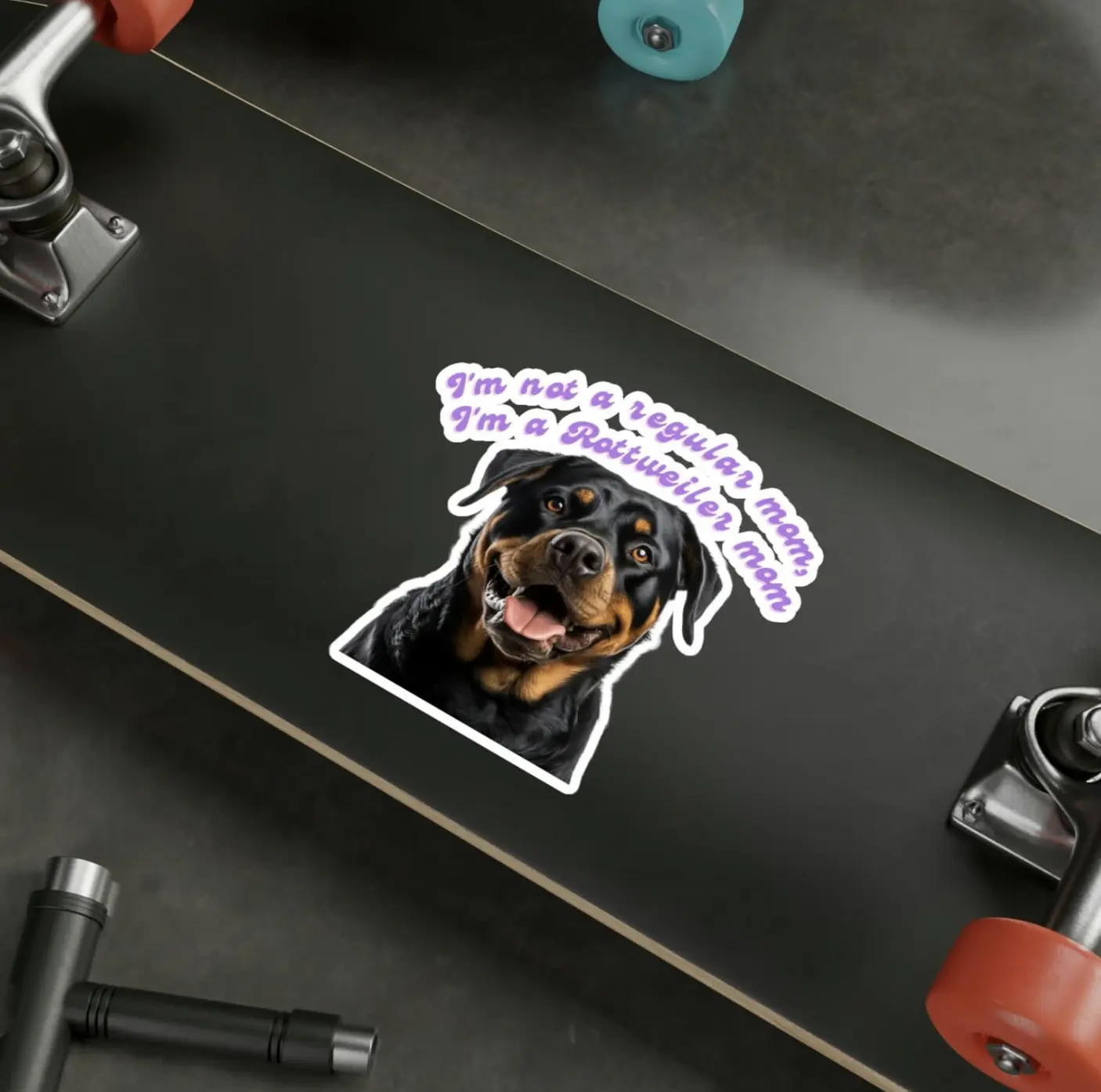 Durable 'Rottweiler mom' sticker for skateboards, highlighting a beaming Rottweiler.